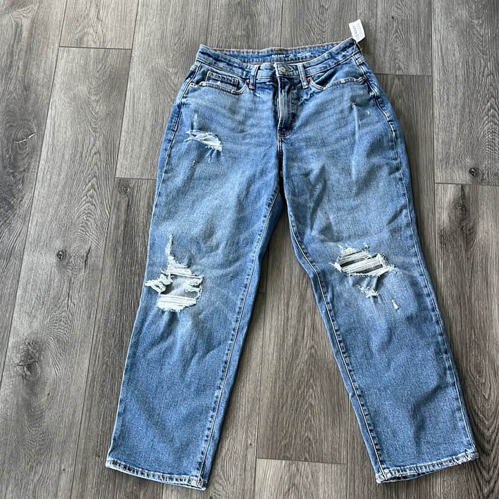 Distressed loose fit jeans
